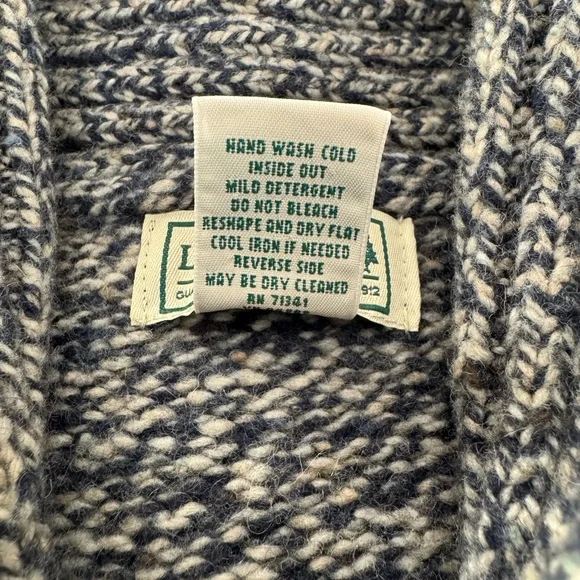 L.L. Bean Men's Blue & Cream Lambswool Sweater sz L - Picture 4 of 5